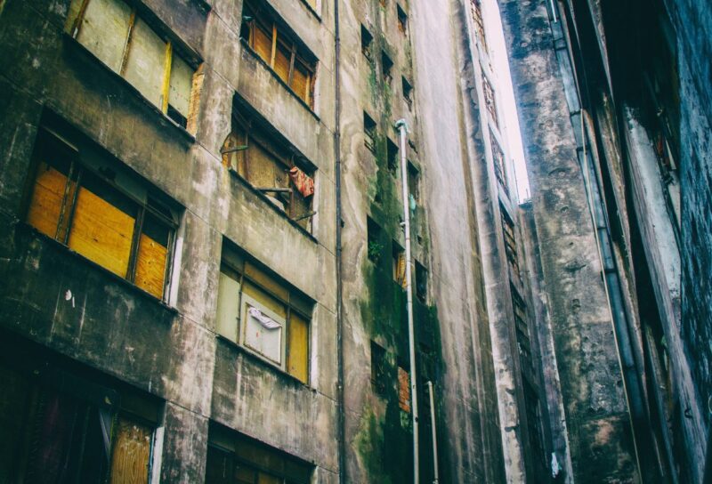 como eliminar cheiro de mofo