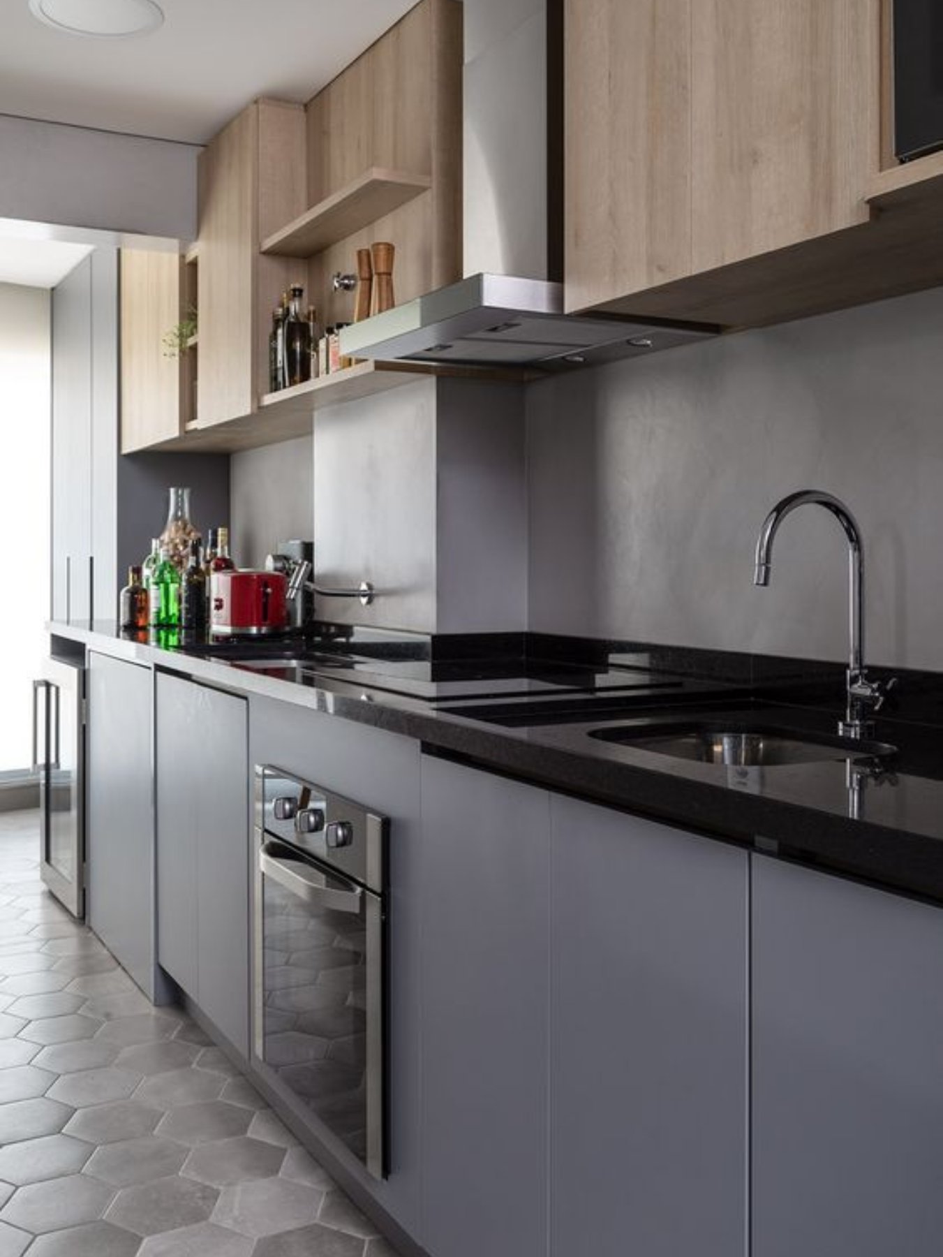 como-decorar-uma-cozinha-com-bancada-preta