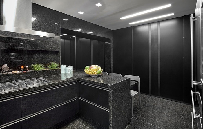 como-decorar-uma-cozinha-com-bancada-preta