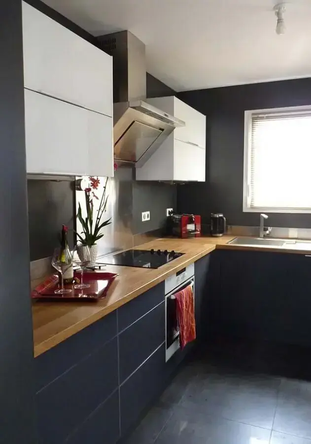 como-decorar-uma-cozinha-com-bancada-preta