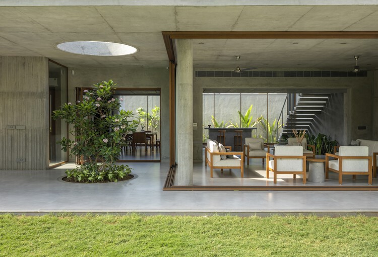 Casa De Concreto E Vidro