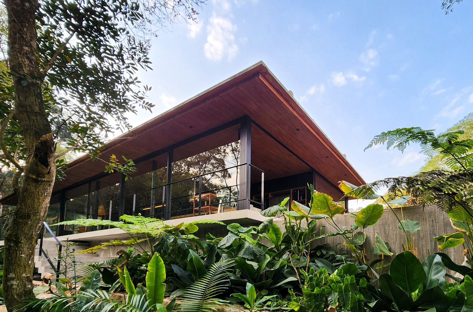 Casa De Concreto E Vidro