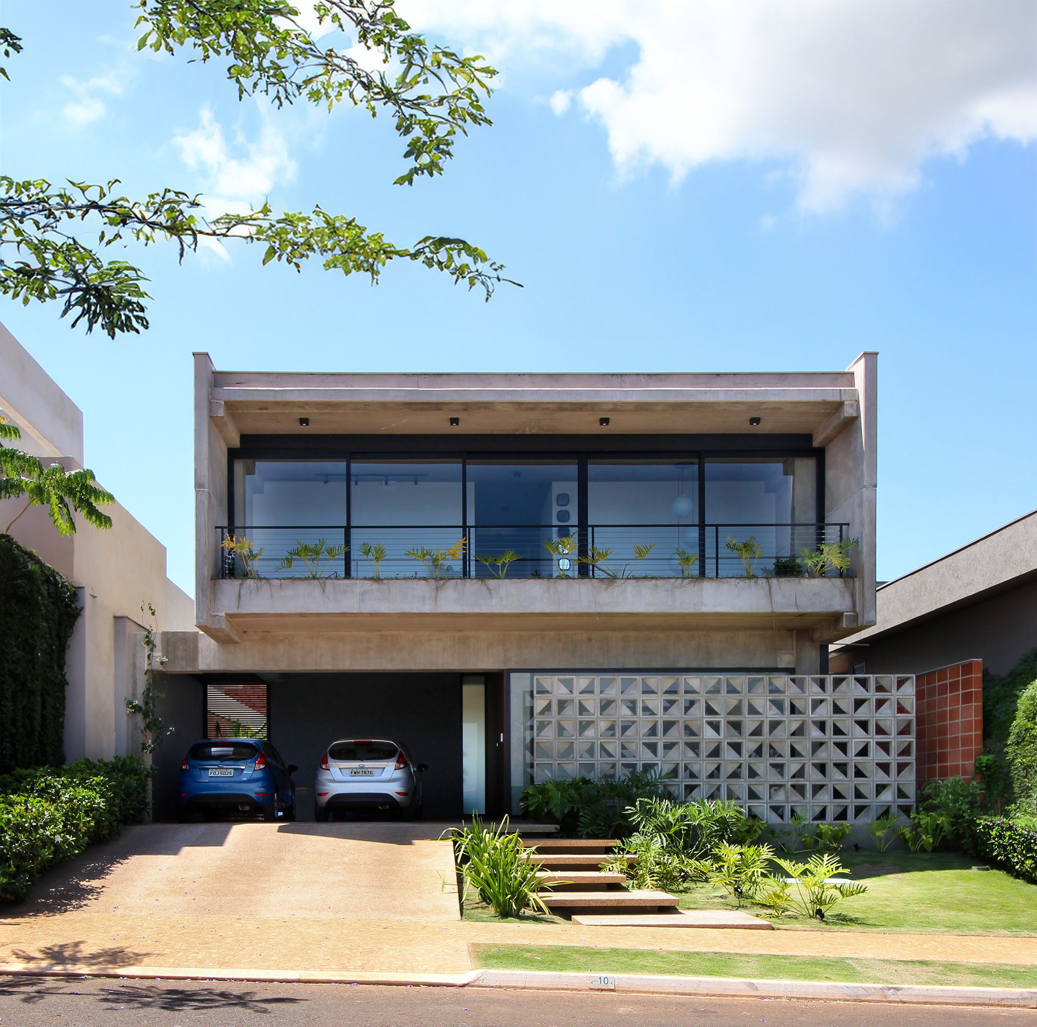 Casa De Concreto E Vidro