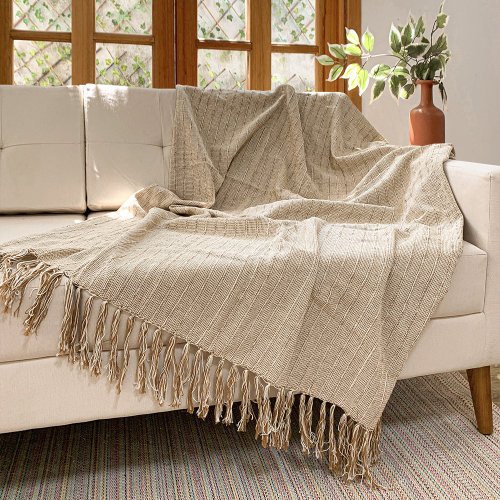 sofa decorado com manta