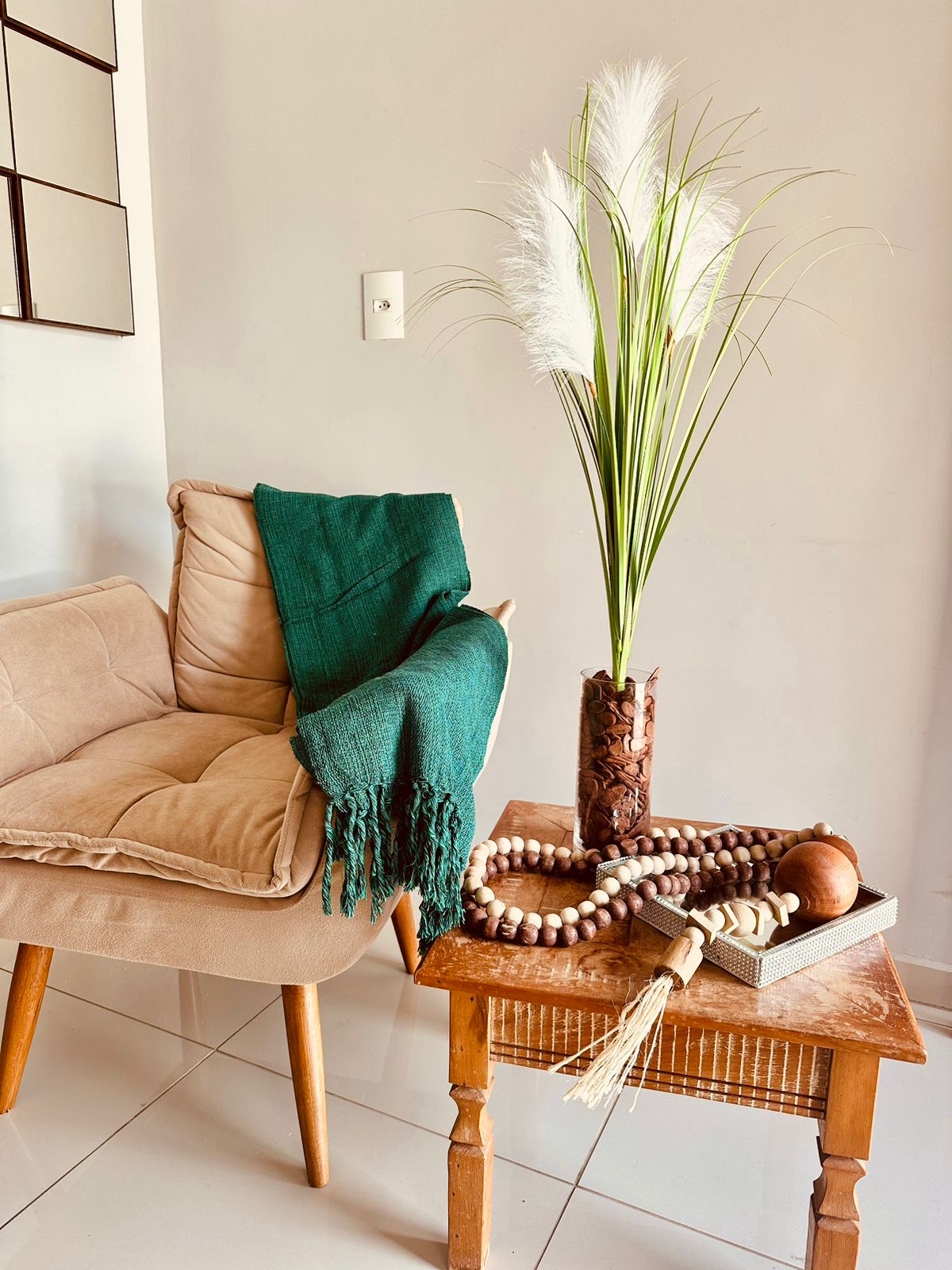 sofa decorado com manta
