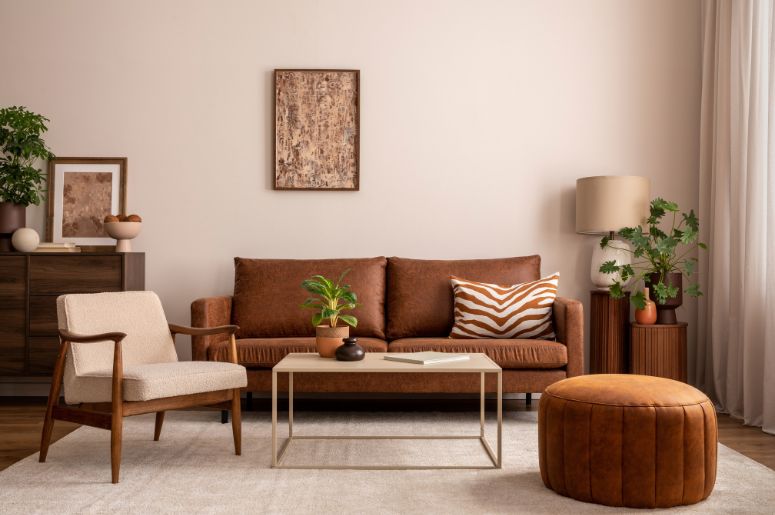 ideias-de-decoracao-de-sala-com-sofa-marrom