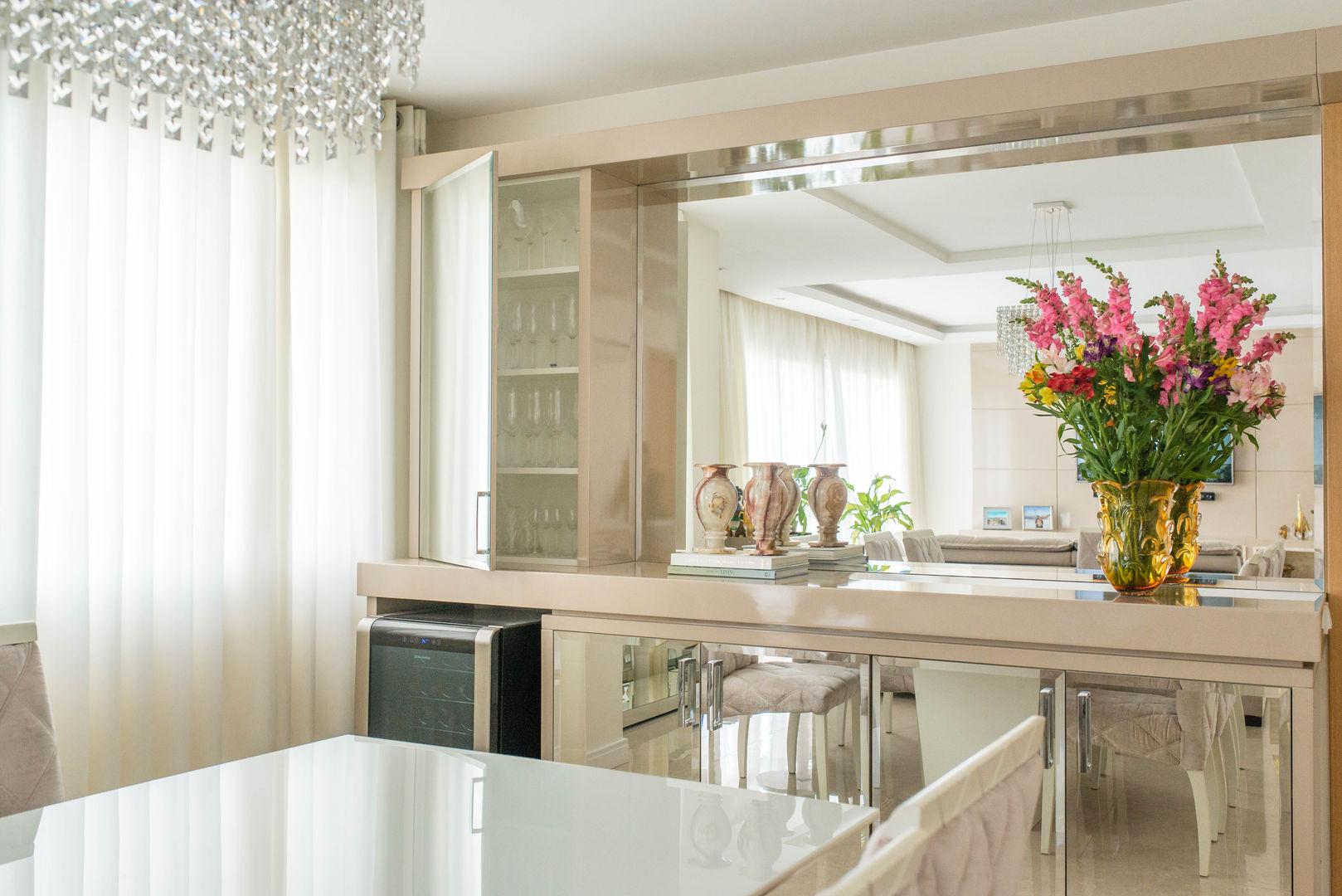 ideias-de-decoracao-de-sala-jantar-com-espelho