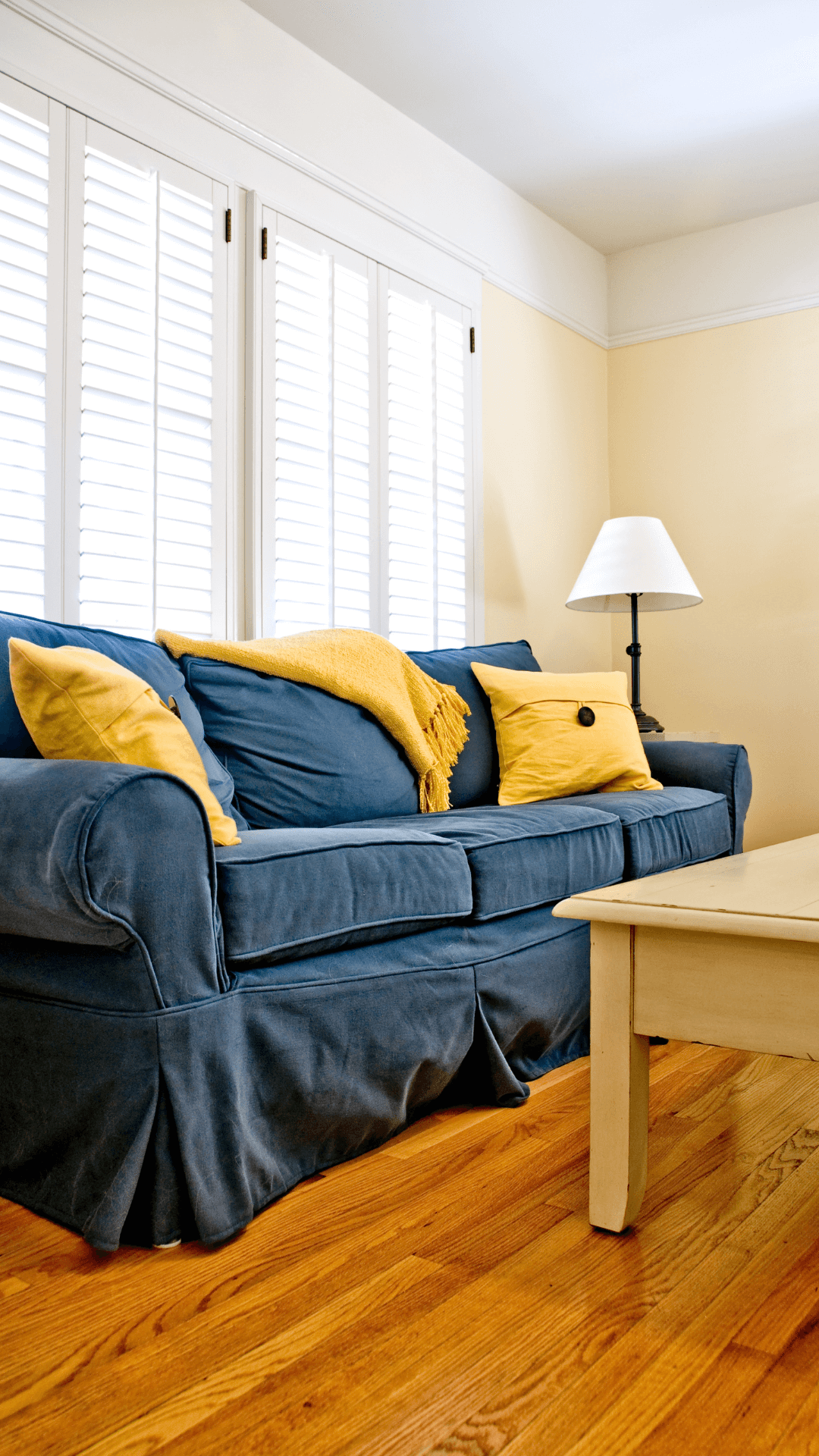 ideias-de-decoracao-de-sala-com-sofa-azul