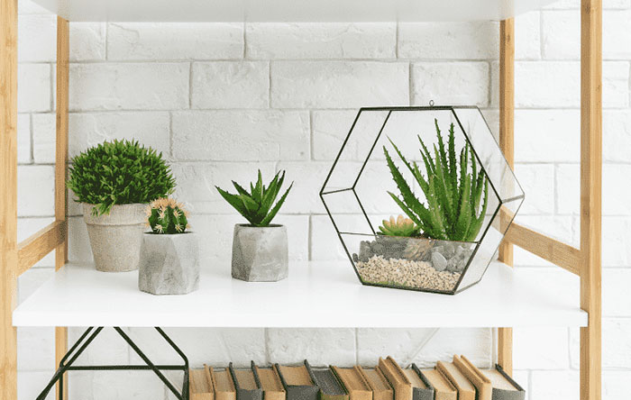 ideias-de-sala-decorada-com-plantas-artificiais