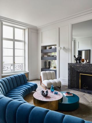 ideias-de-decoracao-de-sala-com-sofa-azul