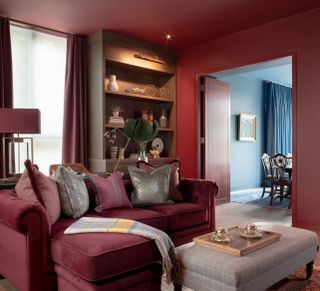 ideias-de-decoracao-de-sala-com-sofa-vermelho