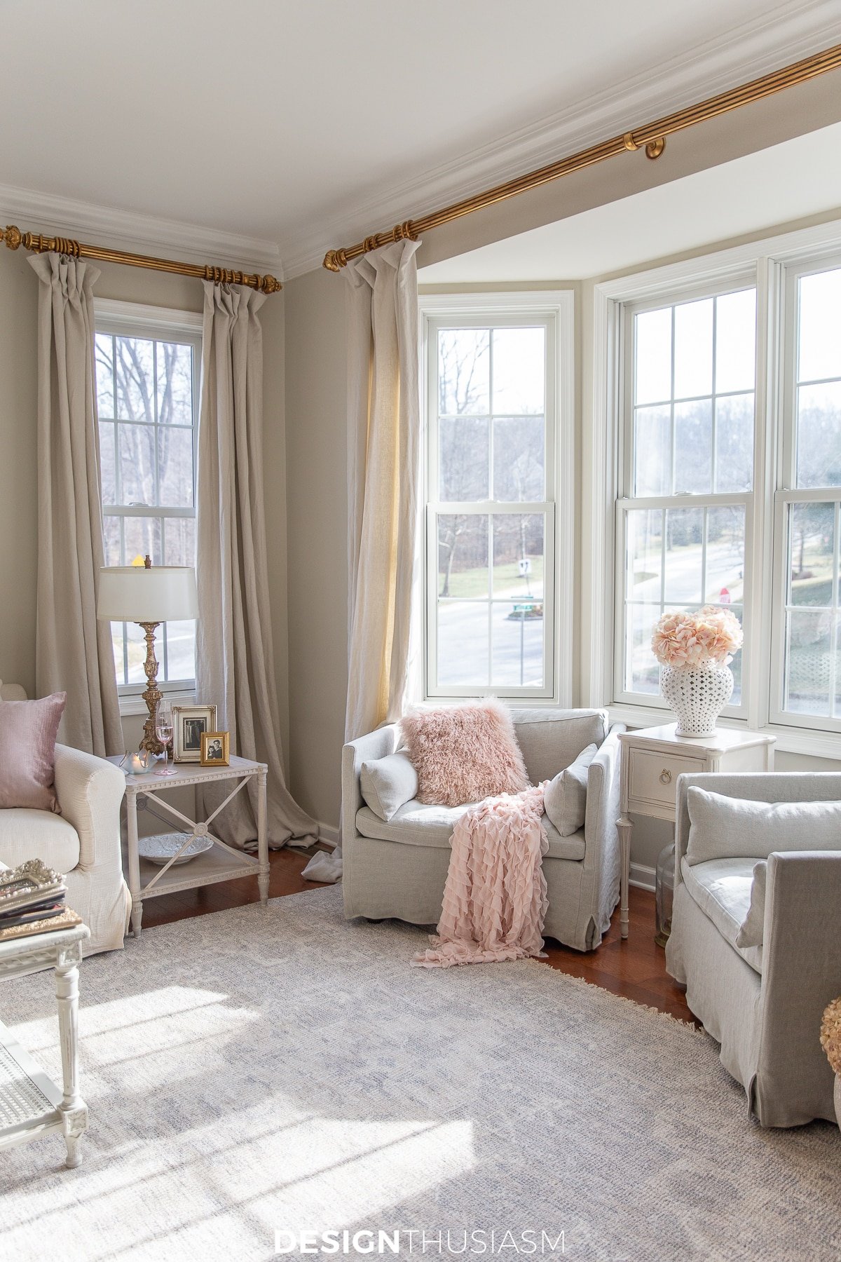 ideias-de-decoracao-de-sala-rosa-e-cinza