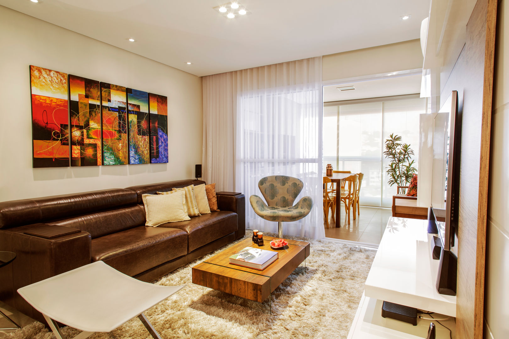 ideias-de-decoracao-de-sala-com-sofa-marrom