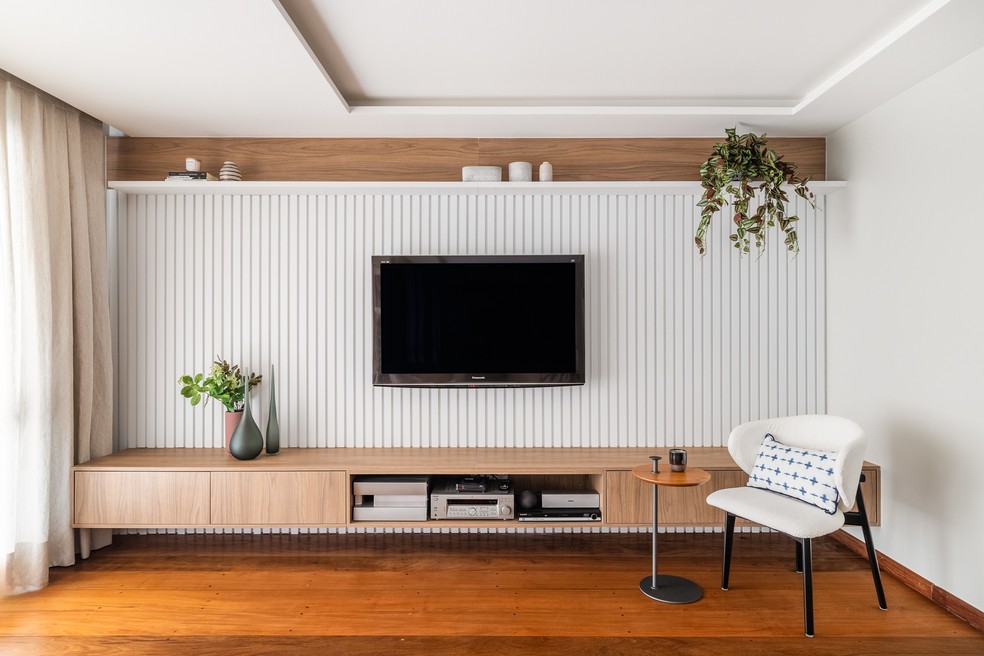 ideias-de-sala-decorada-com-painel-ripado