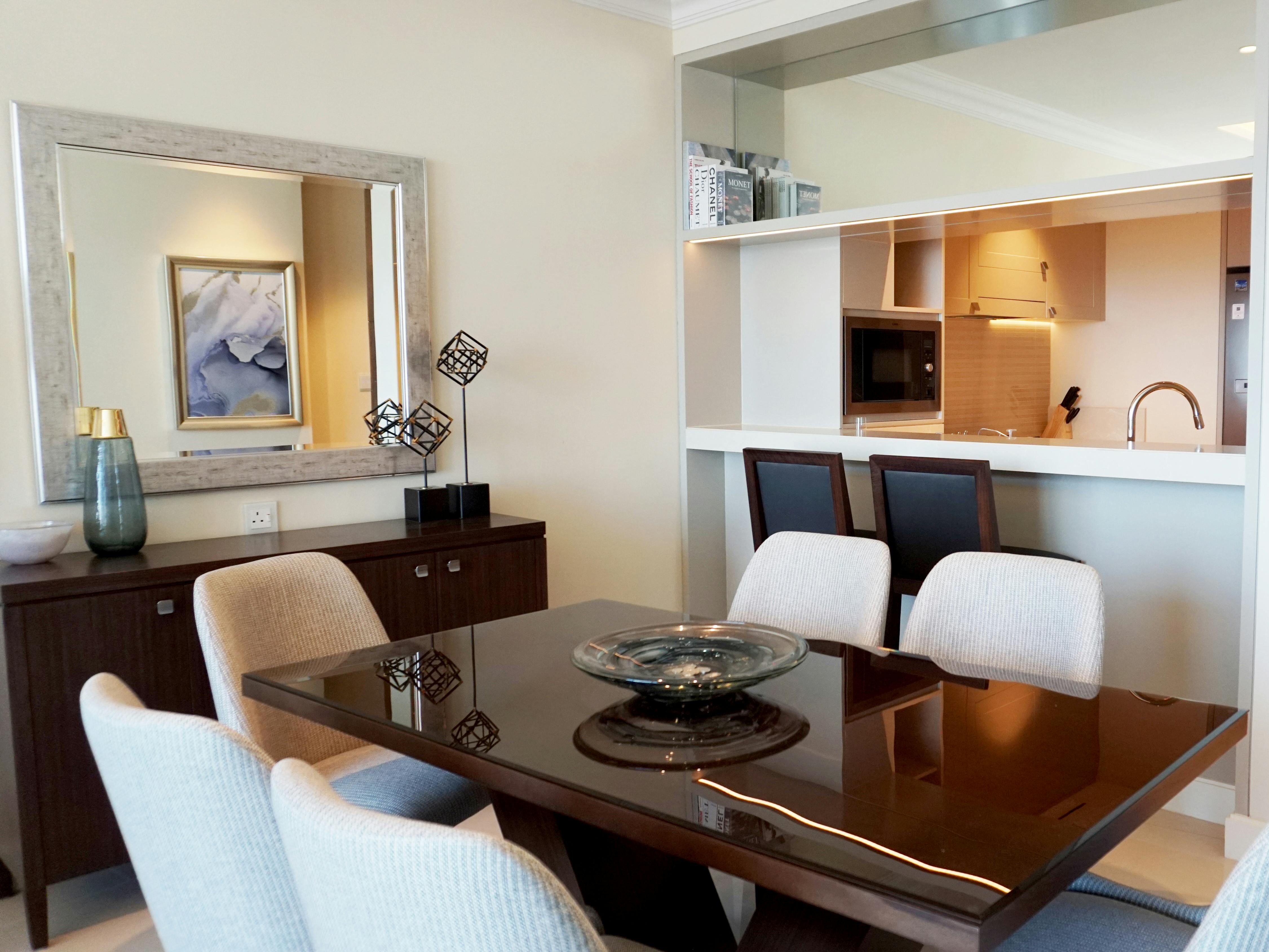 ideias-de-decoracao-de-sala-jantar-com-espelho