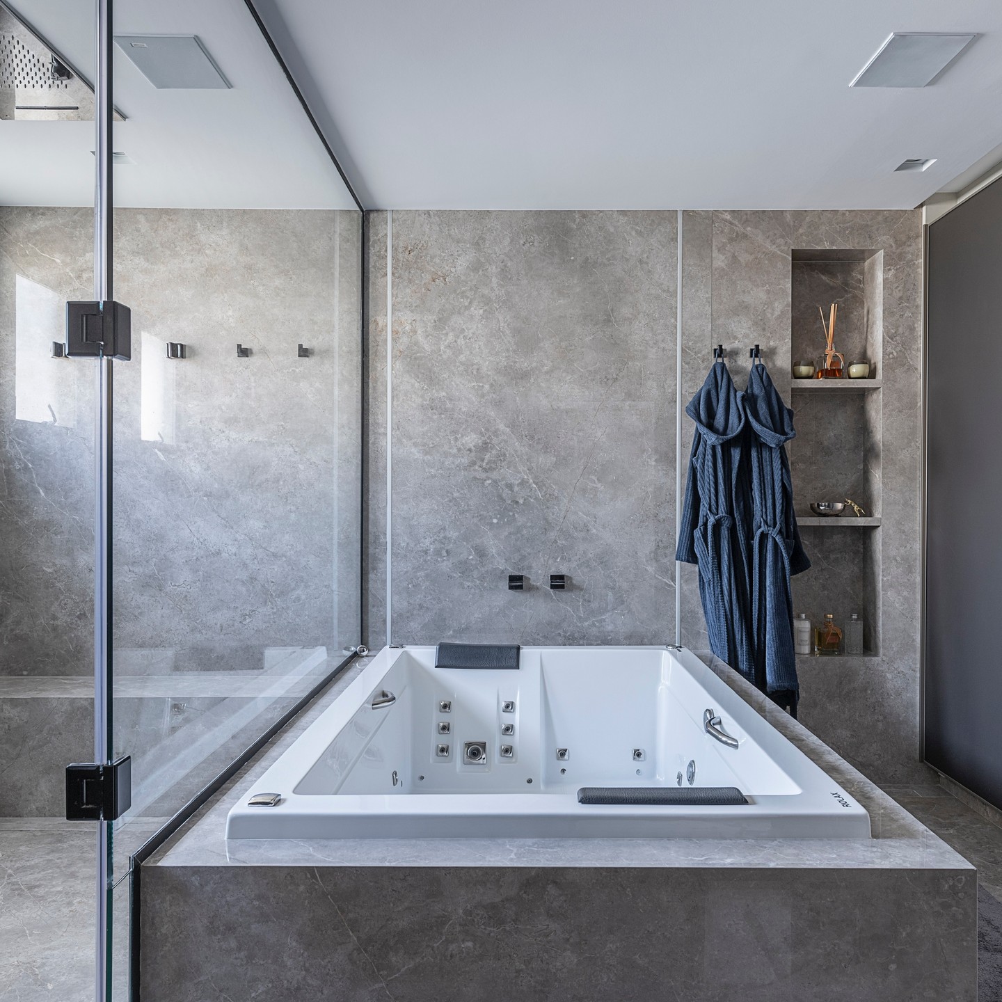 banheiro com banheira