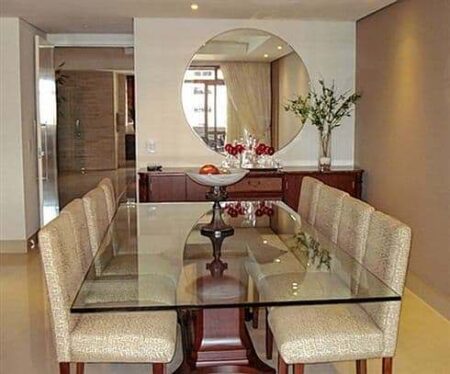 Espelhos na Sala de Jantar: Truques para Ampliar e Modernizar!